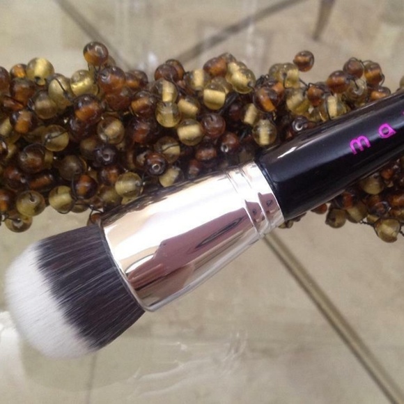 Mally Beauty Foundation Brush / FULL SIZE. - Picture 2 of 4